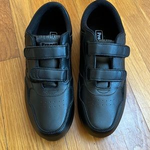 Propet Life Walkers, black, size 8. Like new excellent condition!!